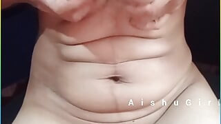भारतीय प्यारी कॉलेज लड़की घर में फुहार छोड़ती है और उंगलियों से चुदाई करती है