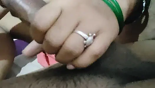 Bhabhi mengguncang penisku