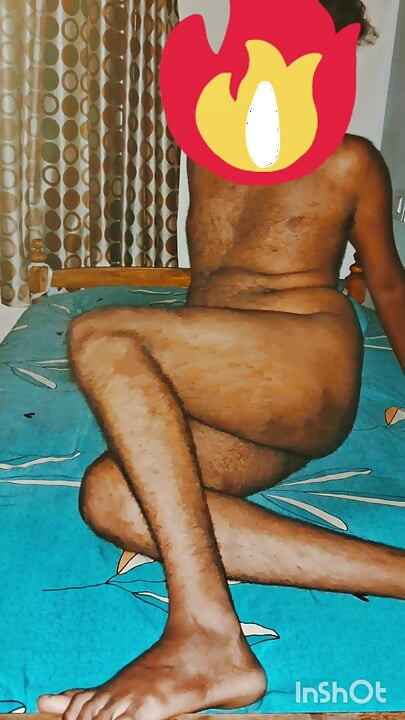 Mainit na Mallu Boy na Hubad na Sumasayaw at Nagjajakol sa Kama