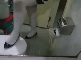 Beyaz külotlu çorap teaser 2 ile siyah patent pompaları
