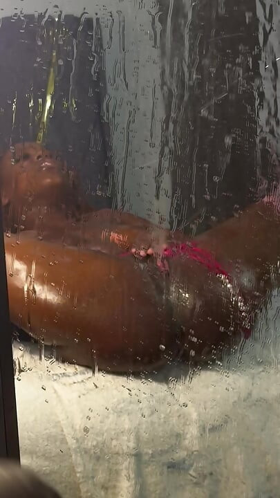 Dildo Baru Saya Membuatkan Saya Orgasme Berbilang Kali