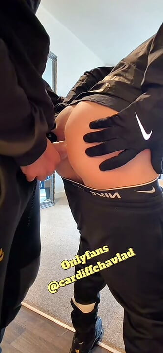 Scally Lad besamt mein loch und schießt dann eine dicke ladung über mein gesicht