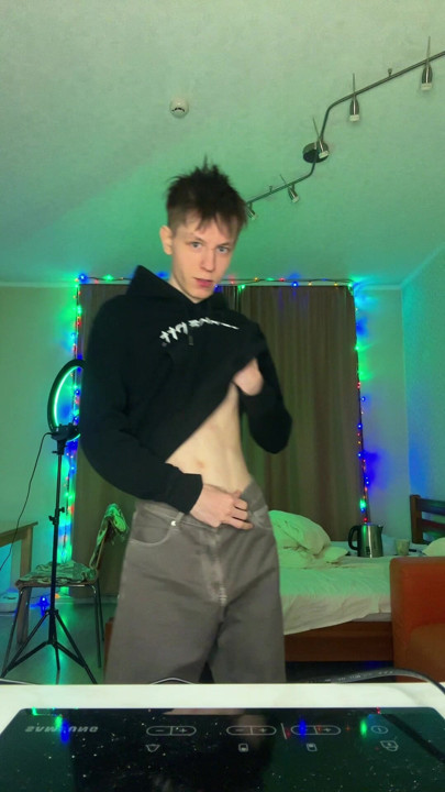 Yerleri spermle kaplayana kadar büyük yarağımı okşamayı durduramadım