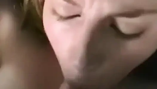 Молодая блондинка Tina получает камшот на лицо от Jay