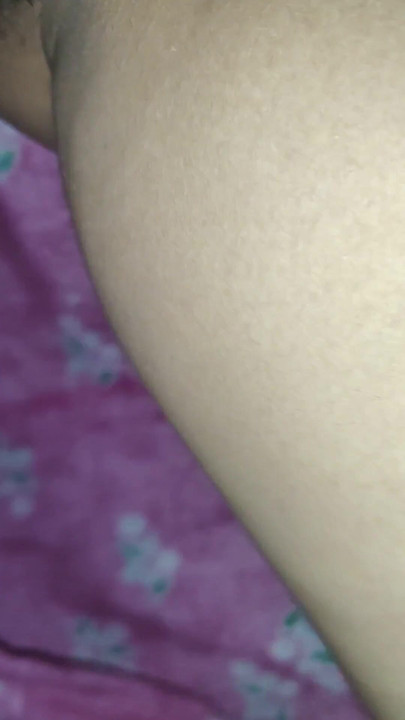 Nezapomenutelný okamžik z "Vnější záležitosti sexy indické bengálské manželky chycené a skvěle kouří"