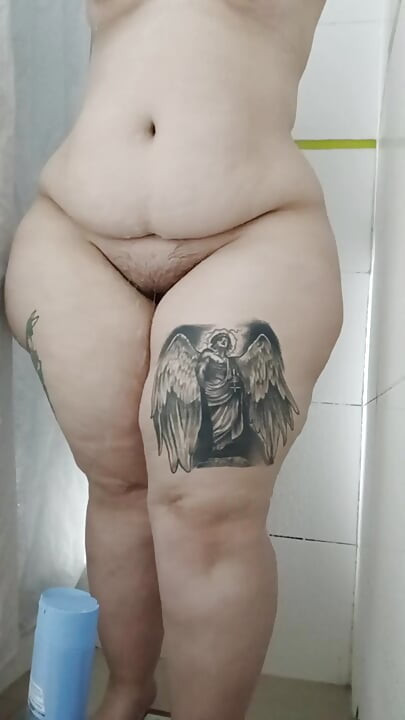 Belu toma um banho relaxante e fica animada
