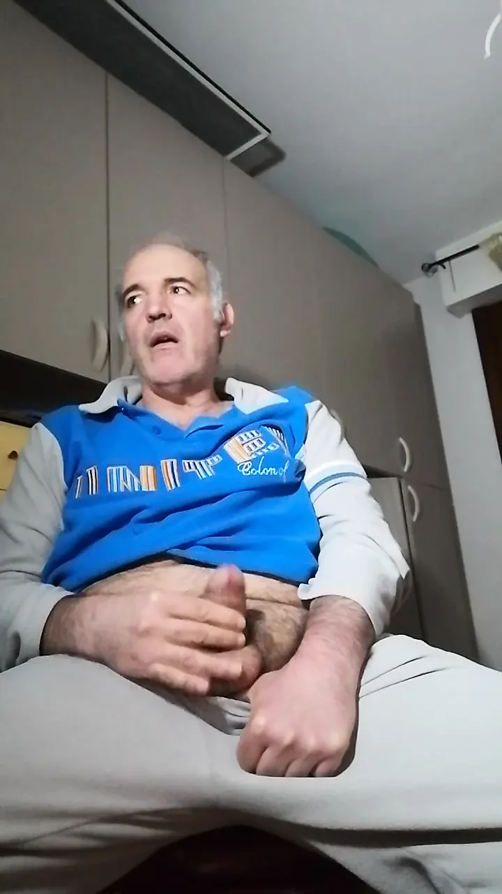 A Nice Cumshot Before Going to Sleep!
