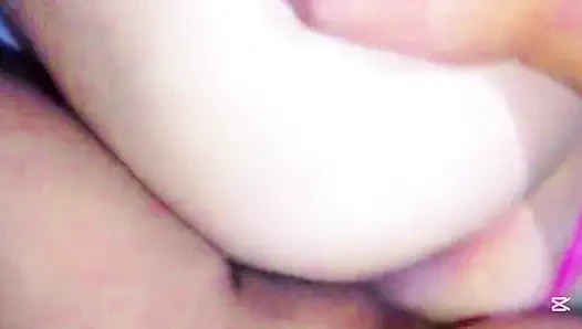 Yatak ıslanıncaya kadar fışkırtmak ne kadar lezzetli, olgun orta yaşlı seksi kadın.