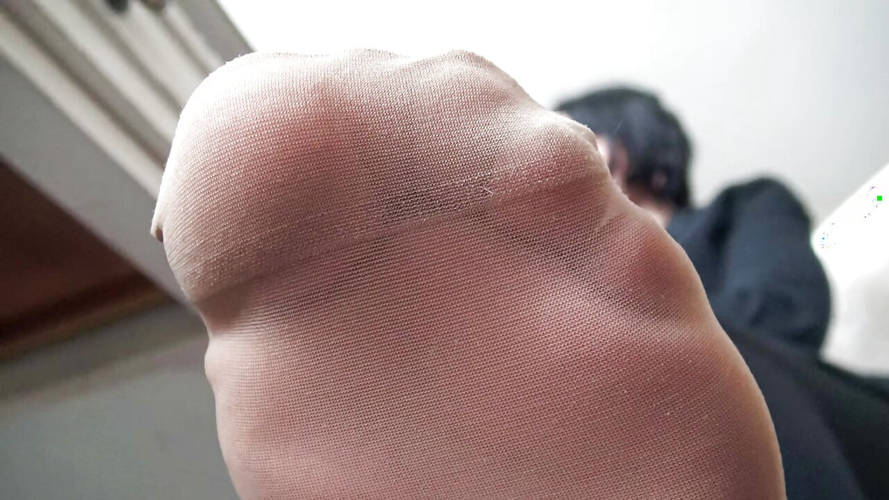 Ignorado em My Nylon-clad Boss Feet!