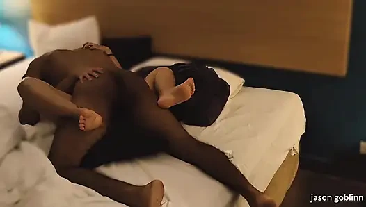 Üvey anne otel odasında Hintli yarakla sikiliyor