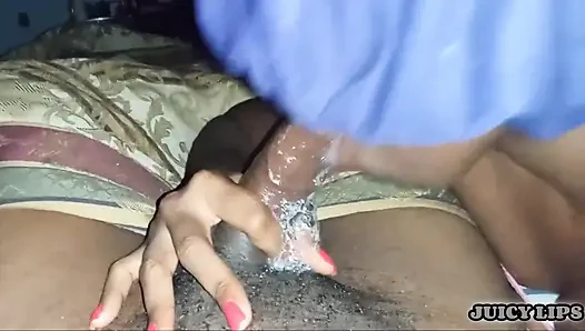 Gece geç saatlerde sulu dudaklar yalayan yarak onu çıldırttı!! yatmadan önce