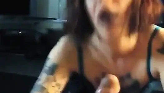 Dövmeli gıdıklıyor mike'ın gırtlağına kadar alıyor