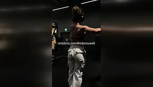 Naughty Teen’s Pussy Slip During Instagram Live Dance