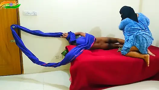 Büyük götlü ve büyük memeli orta yaşlı seksi ateşli teyze ellerini ve ayaklarını bağlayan bir adamla sikişiyor
