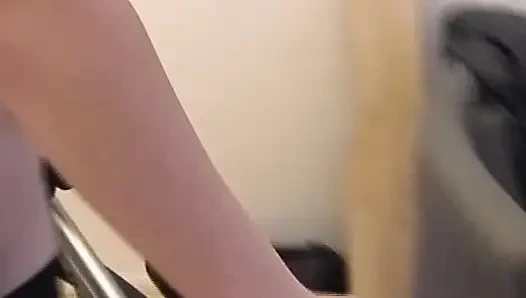 Çoraplı seksi Alman genç kız dildoyla kendini sikiyor