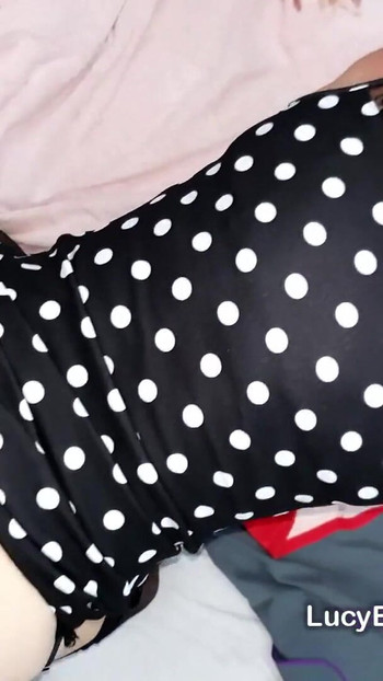 セクシーな女装者ポーリーンが巨大なチンポをしゃぶり、アナルを犯される |クリップ2