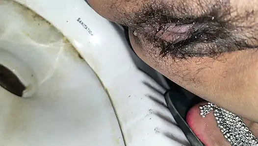 Video desi bhabhi cantik kencing penuh dengan memek berbulu