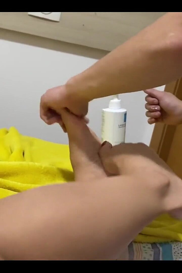 Today I Convinced Mrpine to Put Lotion on My Feet