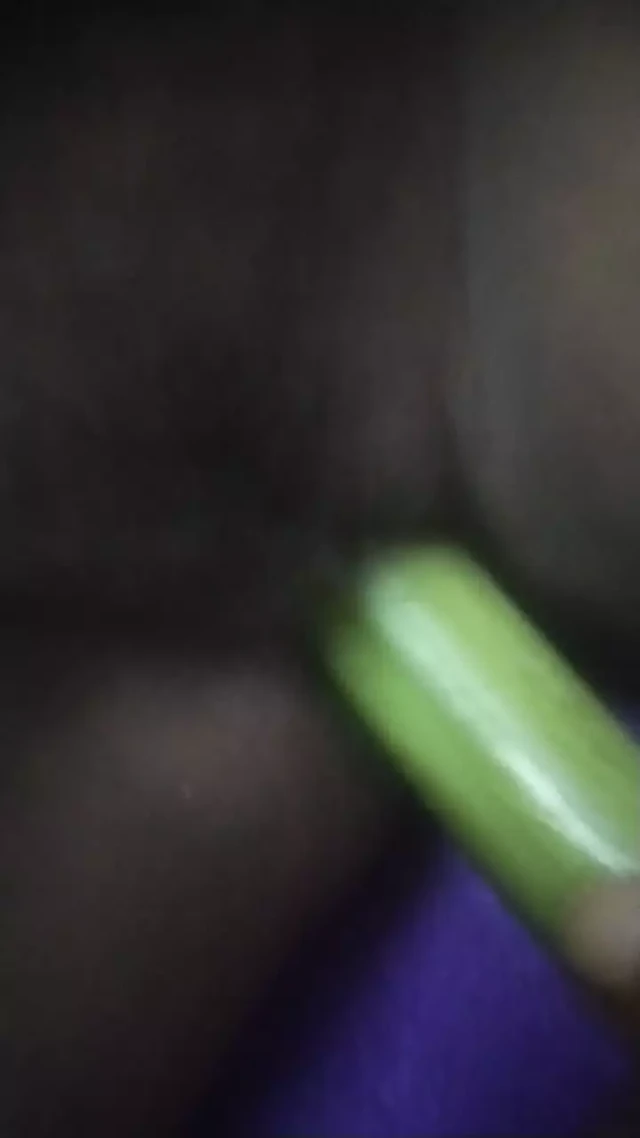 Wife fuck by big vegetable