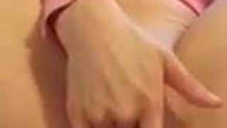 Jolie fille asiatique, masturbation humide