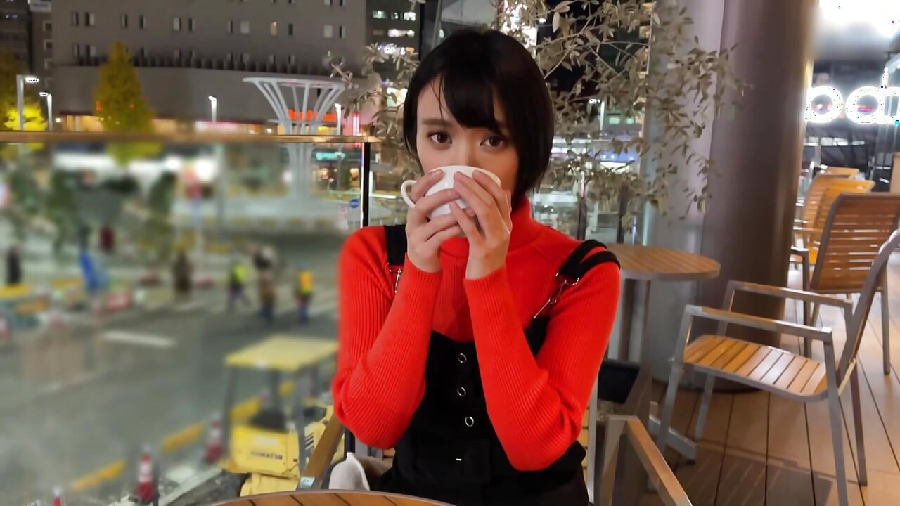 A118F07 Matching with a shy girl with short hair, a boyish girl! Cute is justice!! Her occasional beaming smile creates a cute gap! Private shoot at a love hotel and a shameless trapped sex scene!