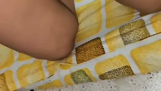 Choti sali ko akele pakr chod diya , room me akeli soi hui thi