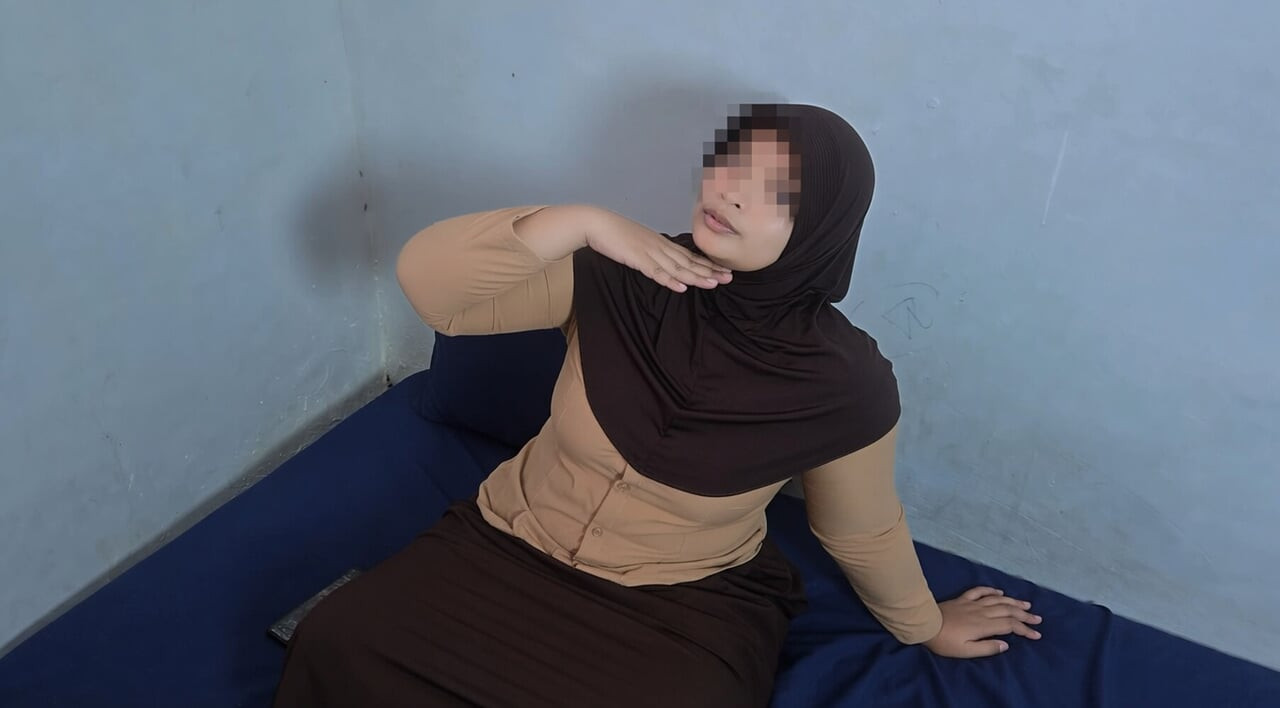 Przybrana siostra ciekawa mojego penisa podczas oglądania porno po szkole - Minokiiko
