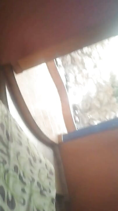 kaamuk randi ise pyar karti hai.