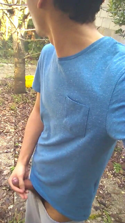 Pretty 18yo teen caught masturbating outdoor