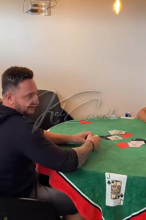 Ns en Tentamos aprender a jogar, mas gostamos mesmo de sexo