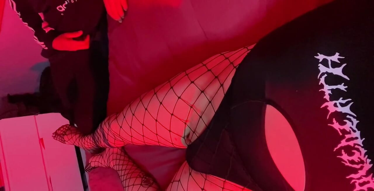 나는 그를 빨고 있었지만 나는 그에게 나를 빨아 달라고 부탁했다.