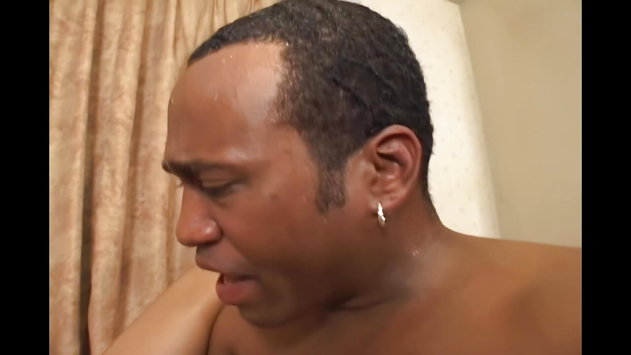 Thần thánh gợi cảm gặp ham muốn hoang dã