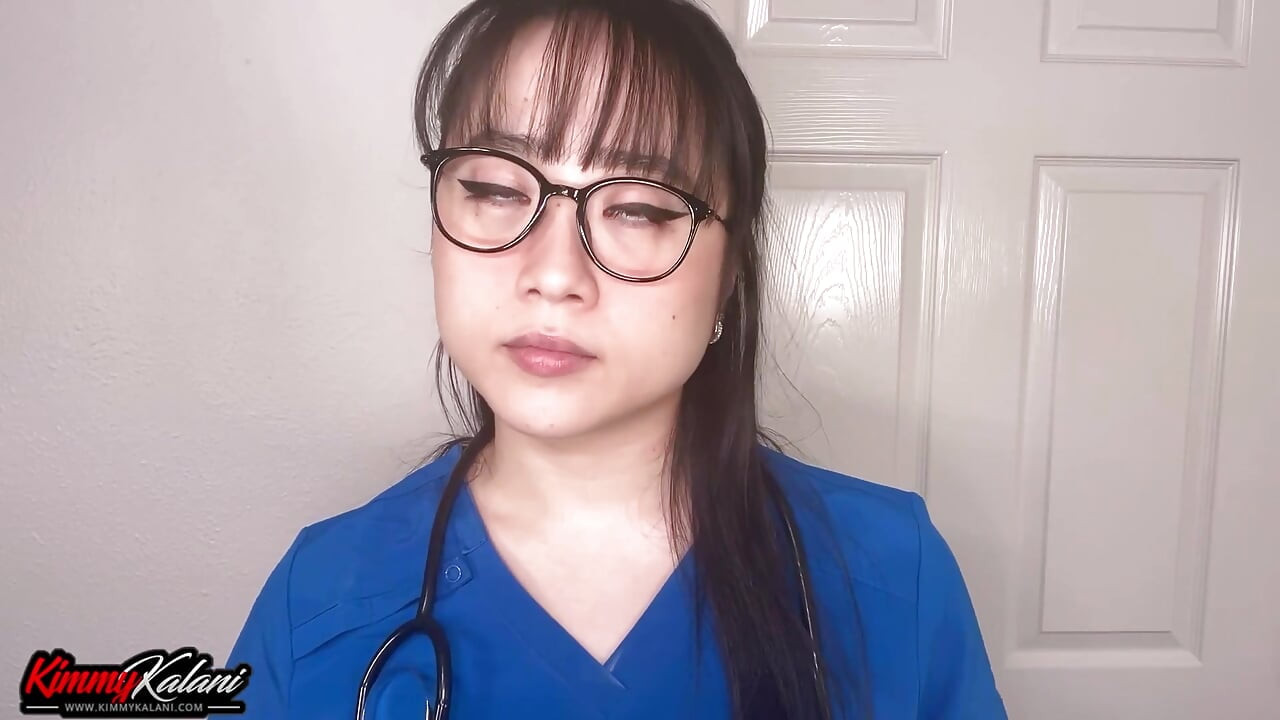 พยาบาลนั่งทับหน้าคุณ ASMR นอกใจ