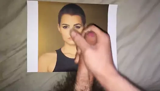 Brianna Hildebrand boşalıyor