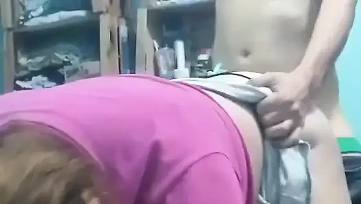 Я сосу его задницу, я трахаю его раком, пока я снимаю с мобильного телефона