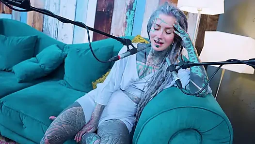 G - grattitude- asmr podcast sfw konuşuyor gotik sıska kız dreadlocks dövmeli model dövmeli kız