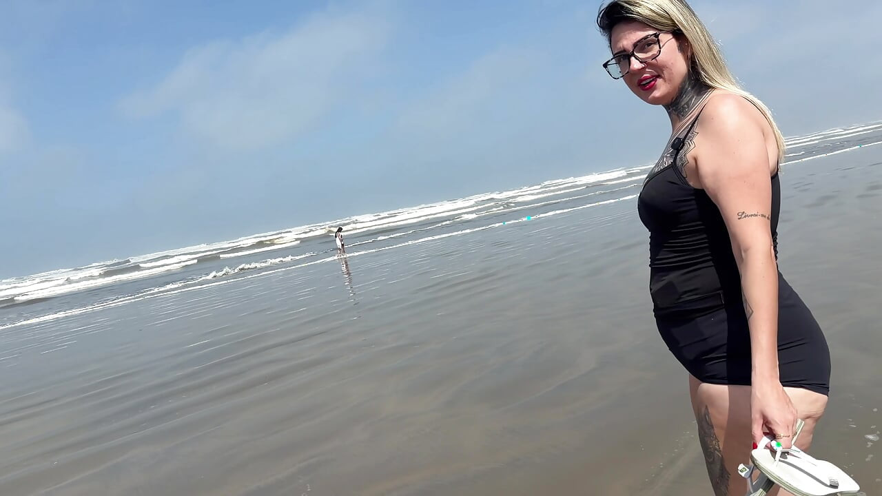 On the beach my wife and I invited a beachgirl to fuck she accepted because she was very horny! she has a pink pussy