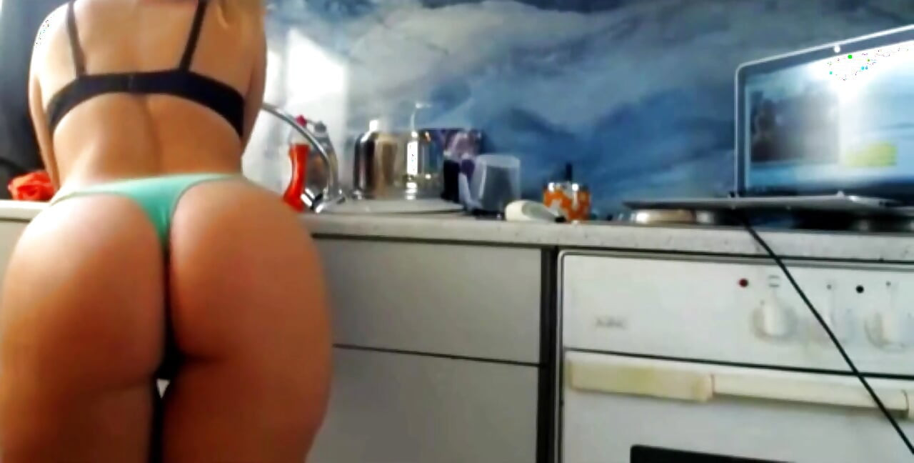 Cute Sexydea Fingering Herself on Live Webcam