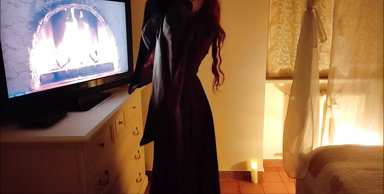 Cosplay Passion Lady Melisandre From "game of Thrones "as You've Never Seen Her Before