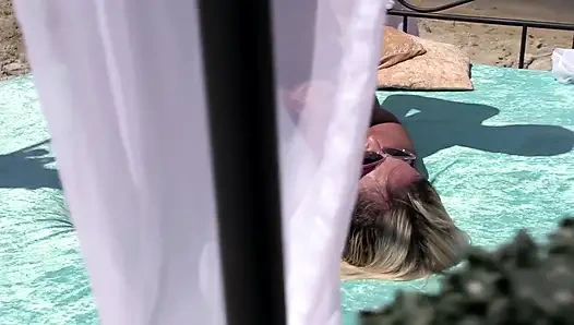 Büyük Memeli Avcılar - Büyük Memeli Kovalayıcılar Sert Çılgınlık Içinde Büyük Göğüslerini Sikiyor