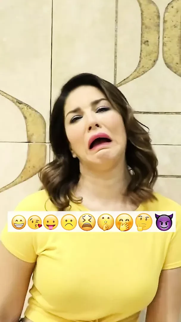 Sunny Leone hot reaction video