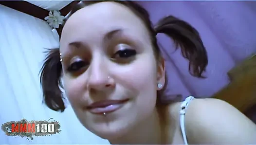 Krystal wallas krystal wallas lagi asik muasin memeknya pakai di ranjang