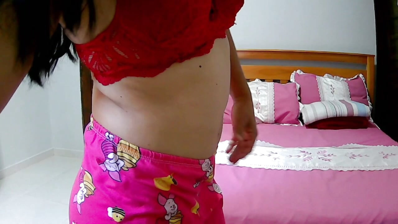 Hot married woman doesn't turn off camera and changes several clothes live