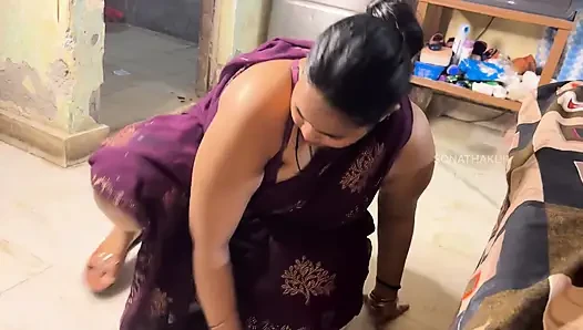 Pembantuku yang hot menggodaku waktu aku lagi sendirian di rumah