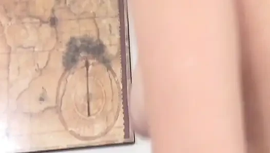 Siyah sahnede sarışınlar-2 büyük memeli sarışın orta yaşlı seksi kadın ağzında büyük zenci yarağı almayı seviyor