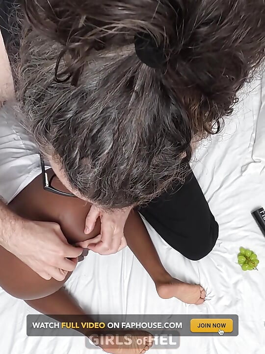 Anal Play com Mia de Hel - Grapes up Her Ébano Ass