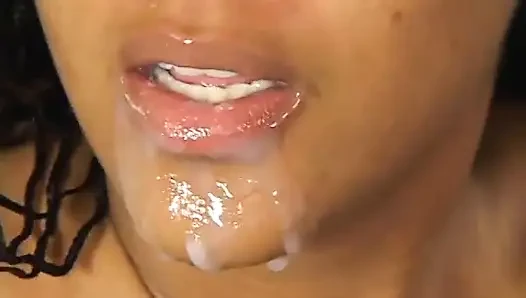 Memek cewek sange ini dijilat habis-habisan sebelum dientot habis-habisan