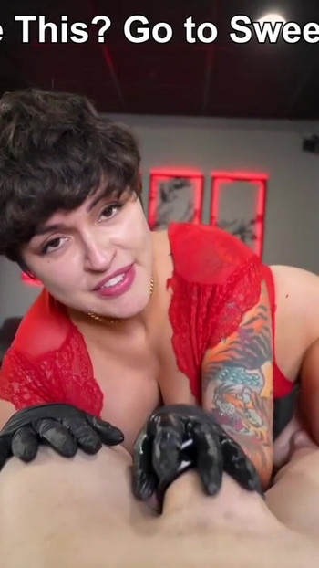 Elektrika Santjago sedi na mom licu sa velikim debelim dupetom u SweetFemdom | Klip 2