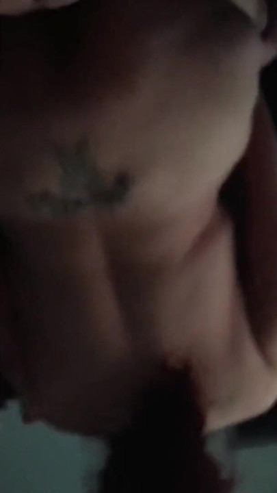 Hode, fitte og rumpe på kran for ham | Klipp 1