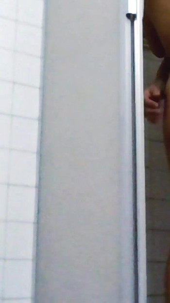 "Banyo duşu suyu ıslak gerçek çift gerçek evde"